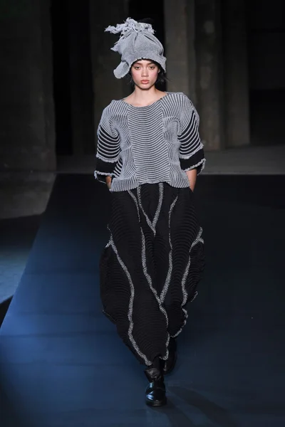 Look 14